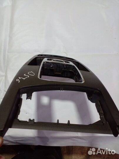 Консоль Audi Audi A6 C6 2.0 BRE TDI 2006