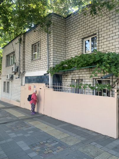 Комната 90 м² в 7-к., 1/2 эт.