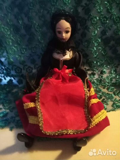 Кукла фарфоровая новая Испания