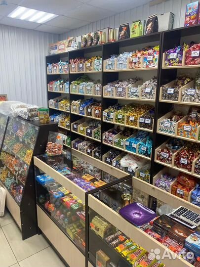 Торговые стеллажи в барбершоп