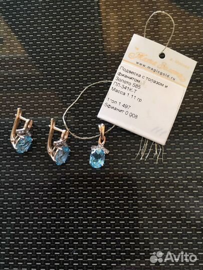 Золотой комлект серьги и кулон с топазом