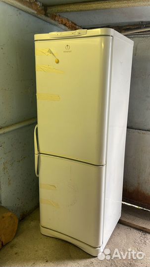 Холодильник indesit c132G.016