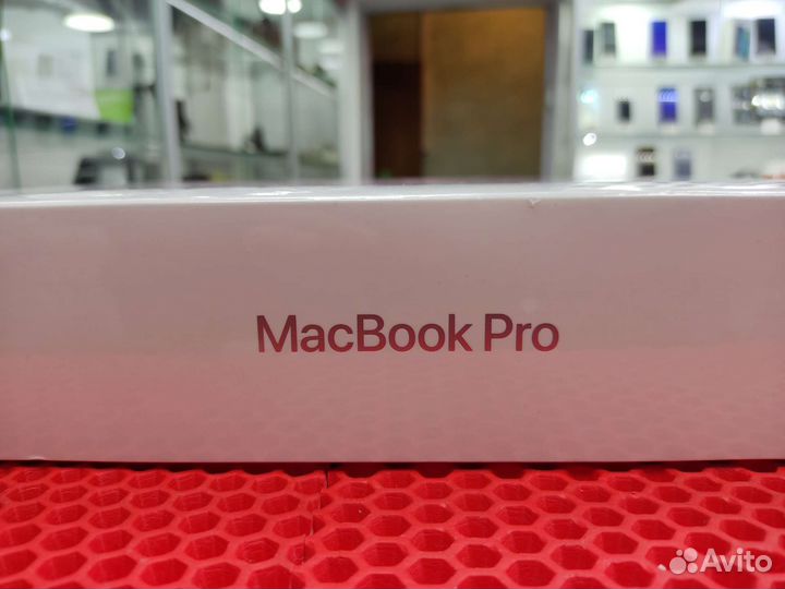 Новый MacBooK Pro 13 (запечатан )