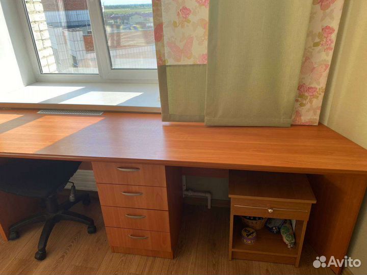 Письменный стол для школьника бу угловой