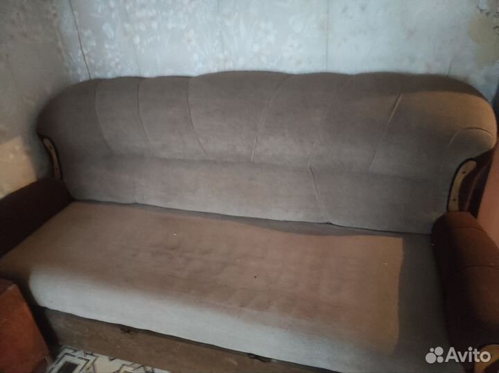 Отдам старую мебель