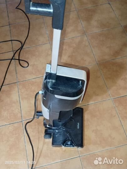 Пылесос вертикальный