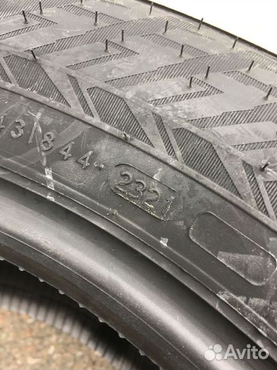 Nokian Tyres Hakkapeliitta 10p SUV 295/40 R21 111T