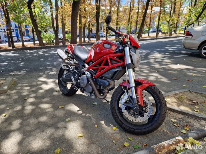 Ducati monster 696