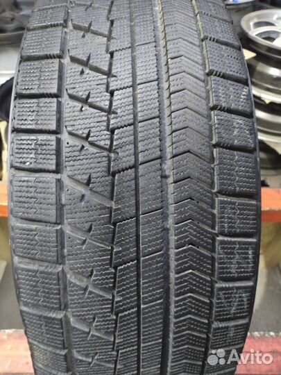 Bridgestone Blizzak VRX 235/45 R17