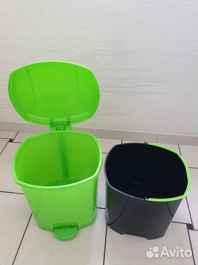 Ведро для мусора, совок и щетка