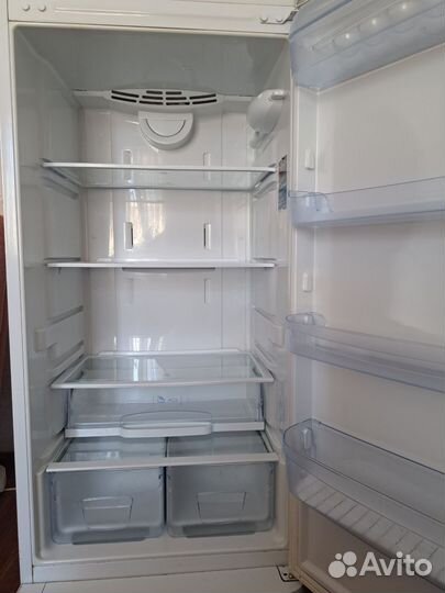 Холодильник бу Indesit