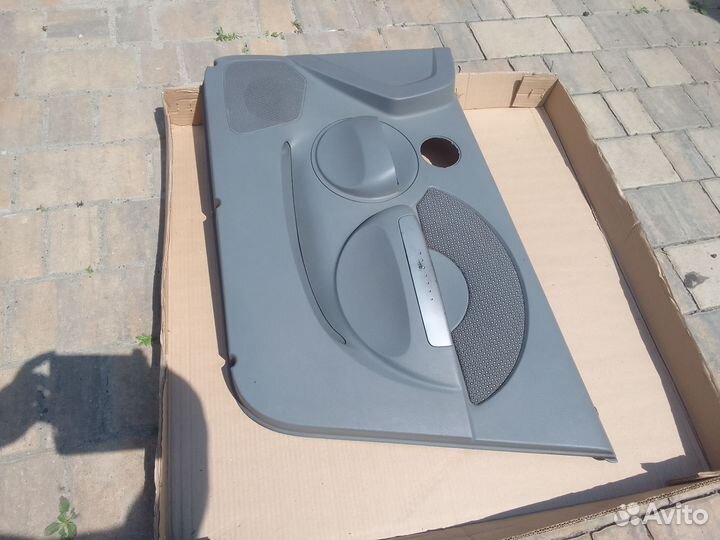 Обшивка передний правой двери Chevrolet Aveo T200