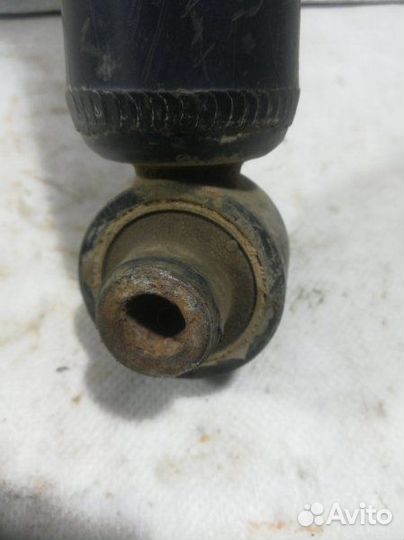 Амортизатор задний задний Toyota Auris 1