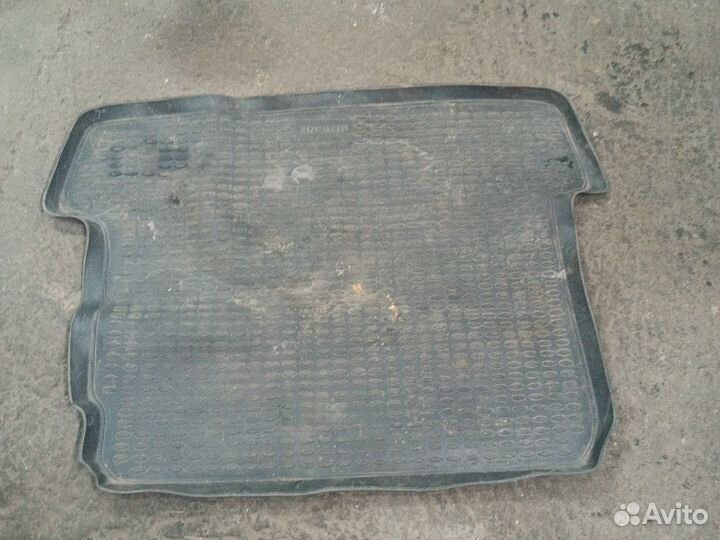 Резиновый коврик в багажник renault megane 2