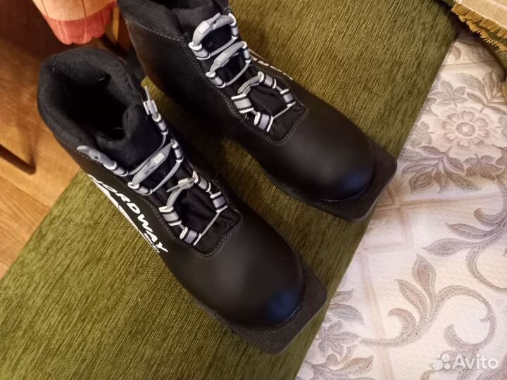 Лыжные ботинки