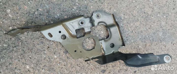 Bmw G20 кронштейн левого крыла передний