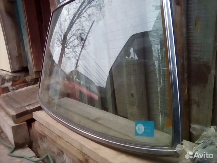 Стекло заднее Subaru Leone 78-84г