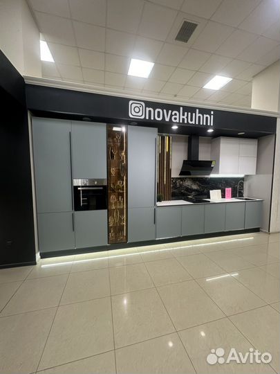 Кухонный гарнитур выставочный образец