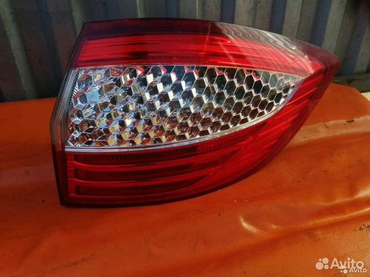 Фонарь задний наружный правый Ford Mondeo IV (200