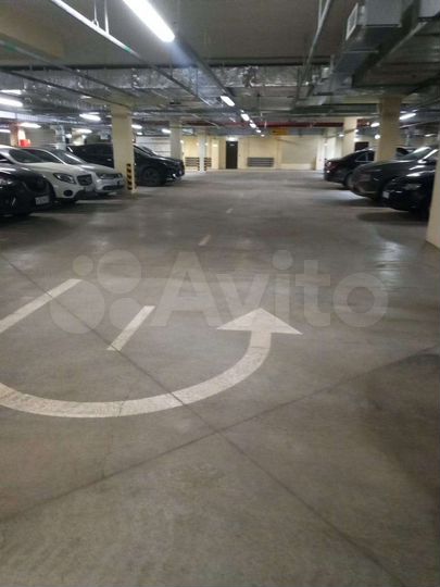 Машиноместо, > 30 м²