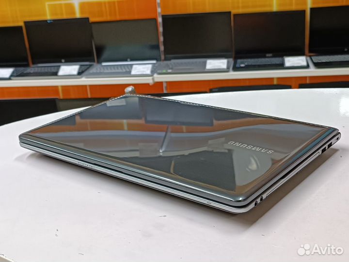 Ноутбук Самсунг c курицей 15.6