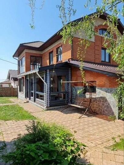 Дом 259,3 м² на участке 15 сот.
