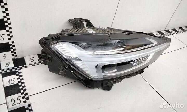 Фара правая Volvo XC60