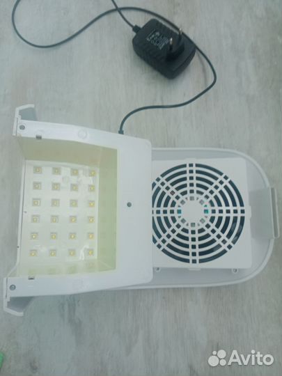 Лампа + пылесос для маникюра