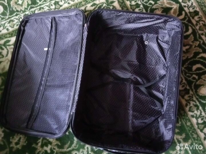 Чемодан на колёсах с ручкой, сумки