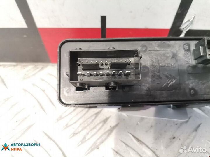 Блок управления стеклоподъемниками Peugeot 3008