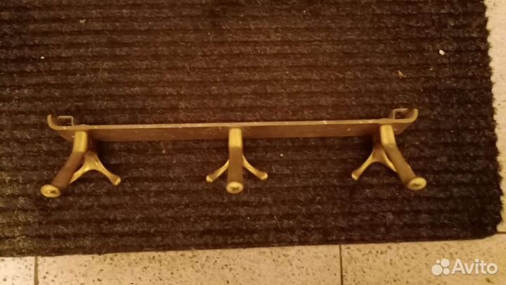 Вешалка для одежды настенная