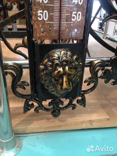 Термометр фасадный большой с ковкой спиртовой лев