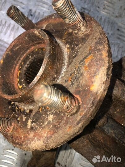 Кулак поворотный левый Ford Mondeo 3