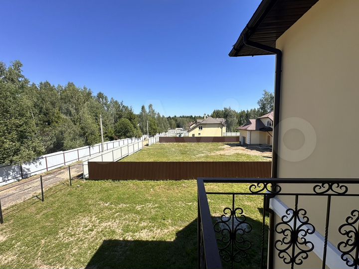 Коттедж 270,5 м² на участке 14,5 сот.