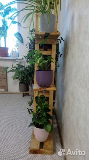Полка для цветов деревянная