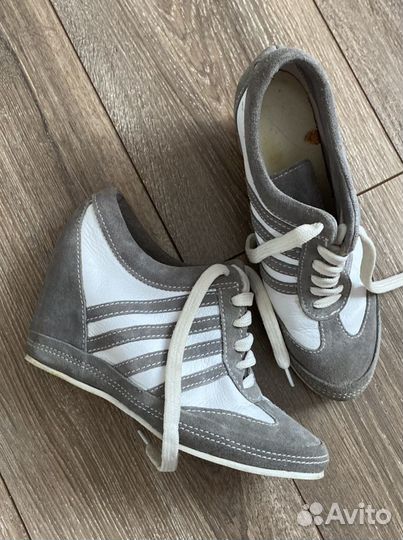 Кроссовки на танкетке 38 размер