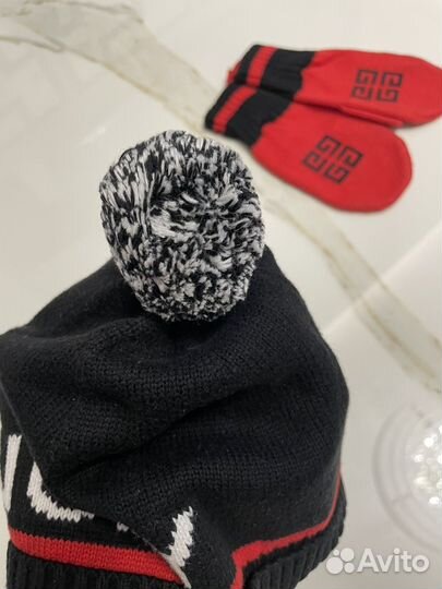 Шапка и варежки Givenchy