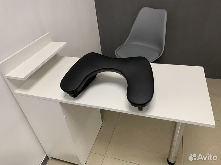 Маникюрный стол