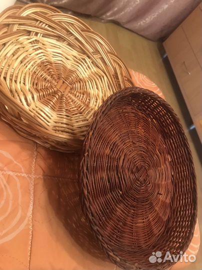 Две плетёные корзинки для хлеба и печенья