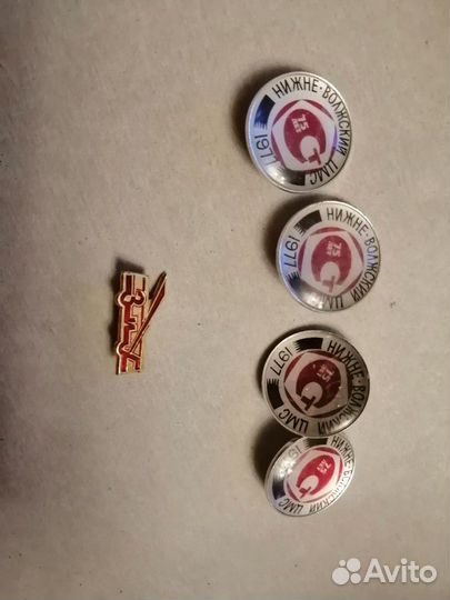 Значки 1977 год