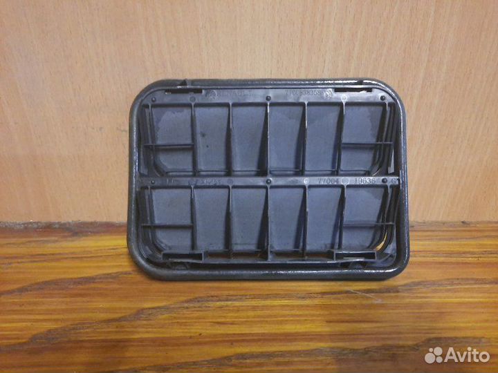 Решетка вентиляционная Renault Fluence седан 1.6