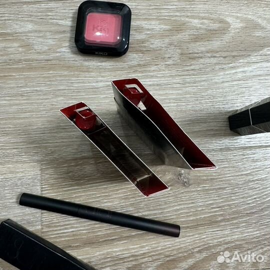Косметика Armani, Kiko, Dior, surrott