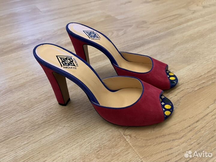 Шлепки на каблуке