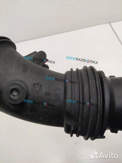 Патрубок чистого воздуха (к турбине) BMW 4 8601683