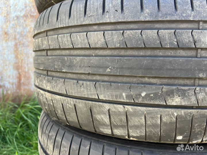 Pirelli P Zero PZ4 275/40 R21 и 315/35 R21 111Y