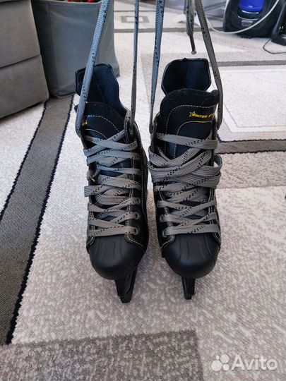 Коньки хоккейные