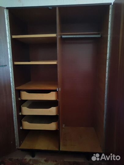 Шкаф