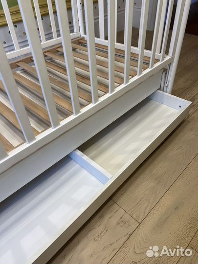 Детская кровать фирма Pali и пеленальный столик