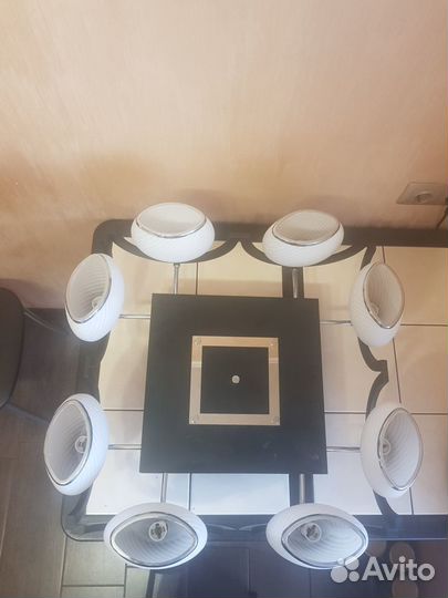 Металлическая люстра со стеклянными плафонами