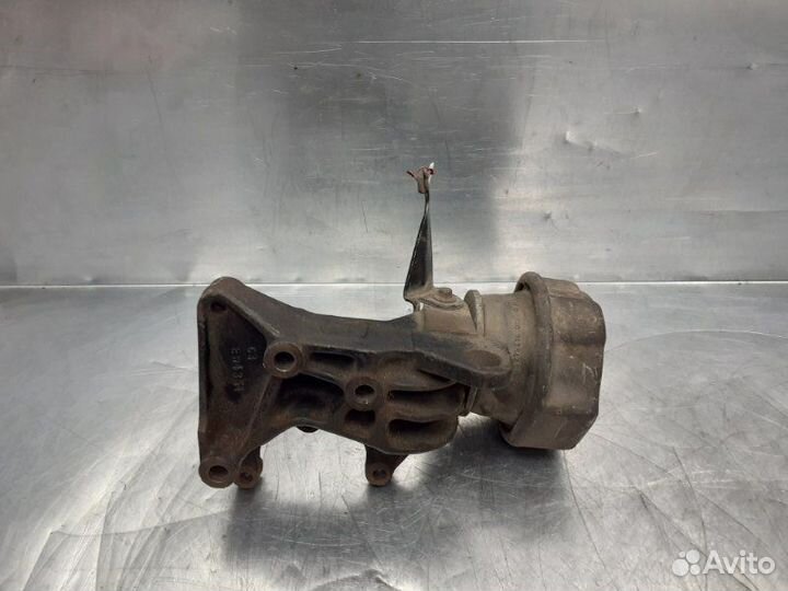 Кронштейн двигателя правый Volkswagen Transporter